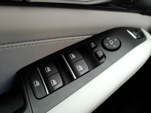 Used 2025 BMW X5 sDrive40i w/ M Sport Package RWD image 40