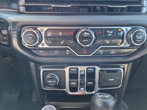 Certified 2025 Jeep Wrangler Unlimited Sahara w/ Safety Group AWD/4WD image 24