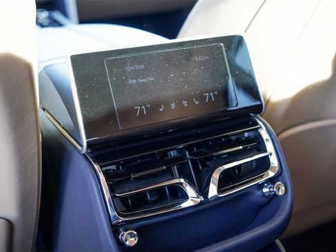 Certified 2023 Bentley Flying Spur W12 image 36