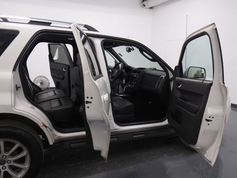 Used 2011 Ford Escape Limited w/ 301A Rapid Spec Order Code image 28