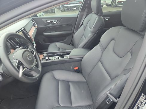 Used 2025 Volvo V60 B5 Cross Country Plus image 5