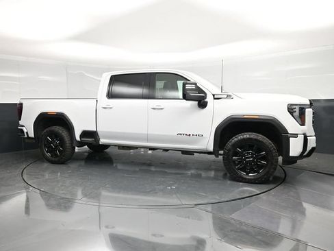 Used 2025 GMC Sierra 2500 AT4 AWD/4WD image 3