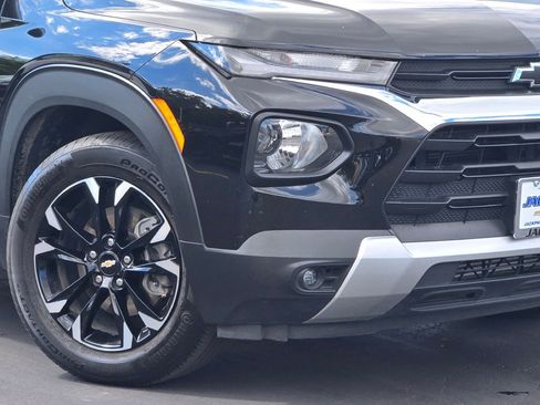 Used 2023 Chevrolet TrailBlazer LT w/ Convenience Package FWD image 3