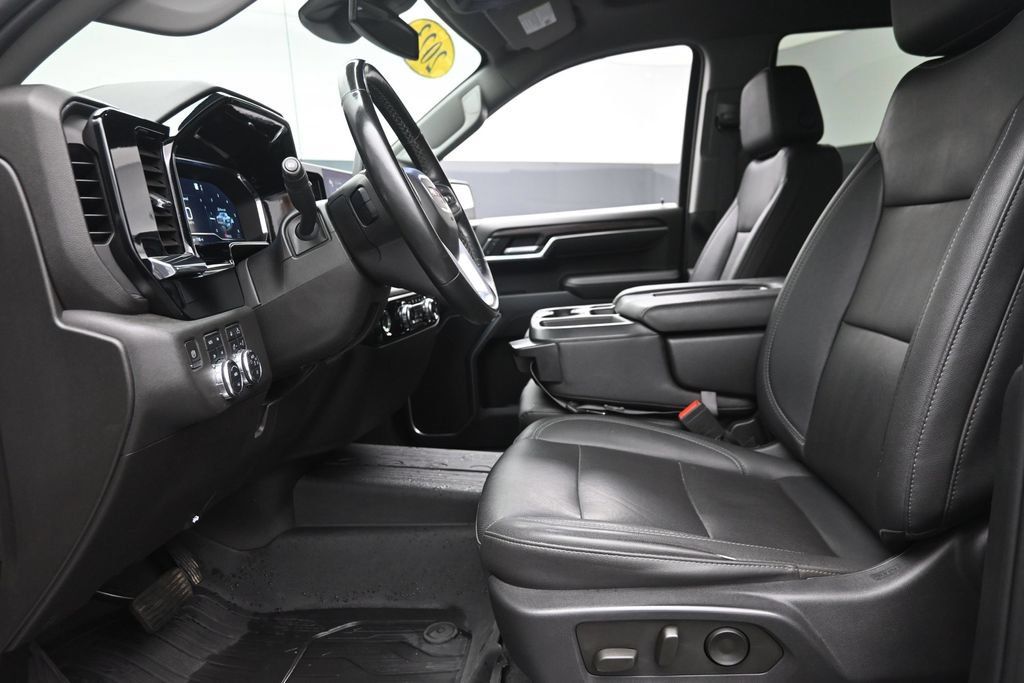 Used 2023 GMC Sierra 1500 SLT AWD/4WD image 16