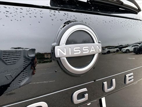 Certified 2025 Nissan Rogue SV image 31