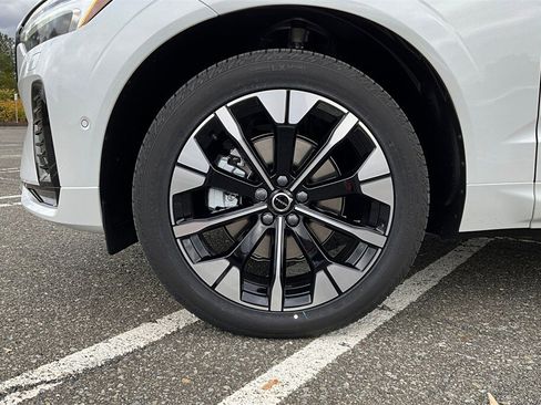 New 2026 Volvo XC60 B5 Plus w/ Protection Package Premier AWD/4WD image 12
