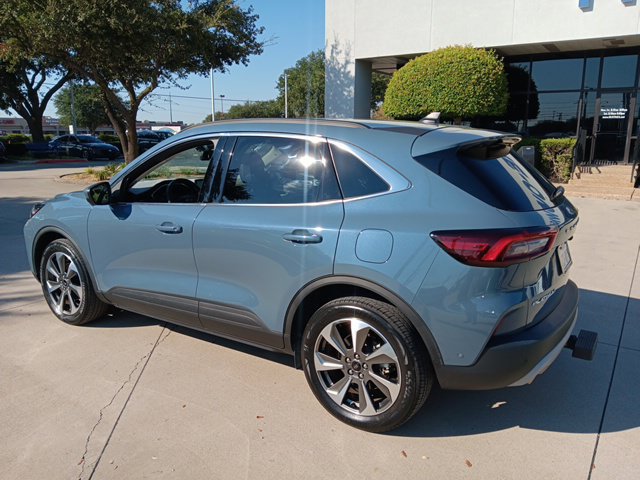 Used 2023 Ford Escape Platinum w/ Premium Technology Package AWD/4WD image 3