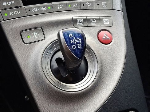 Used 2015 Toyota Prius Four image 9