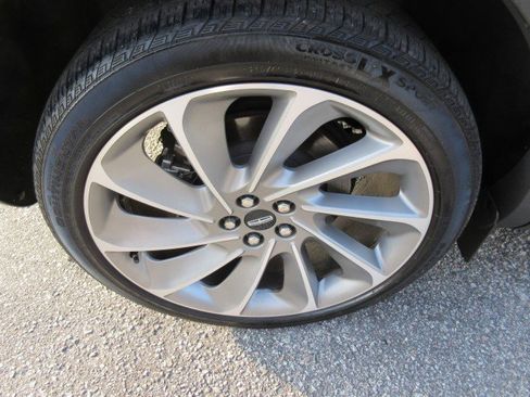 Used 2023 Lincoln Nautilus Reserve w/ Equipment Group 201A image 11