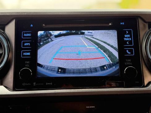 Used 2019 Toyota Tacoma TRD Sport AWD/4WD image 37
