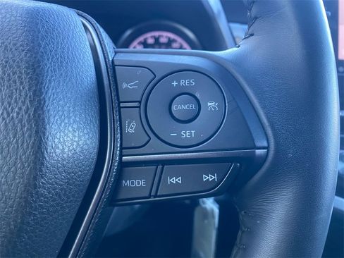 Used 2022 Toyota Camry SE image 19