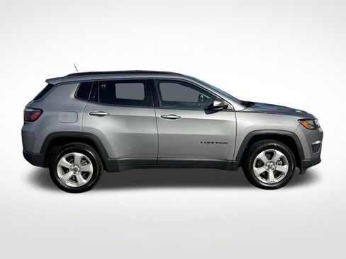 Used 2019 Jeep Compass Latitude w/ Cold Weather Group image 9