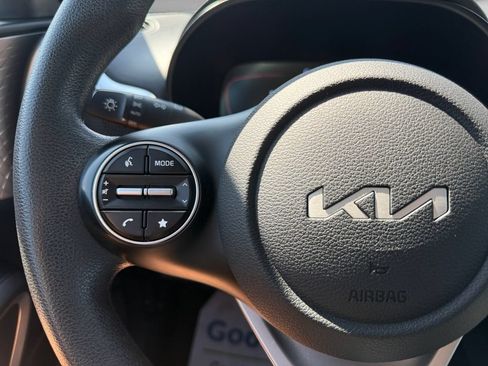 Used 2025 Kia Soul LX w/ LX Technology Package FWD image 33