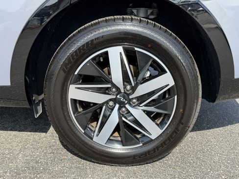 Certified 2022 Kia Sorento S w/ Panoramic Sunroof Package FWD image 11