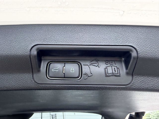 Used 2024 Ford Explorer XLT w/ Equipment Group 202A AWD/4WD image 6