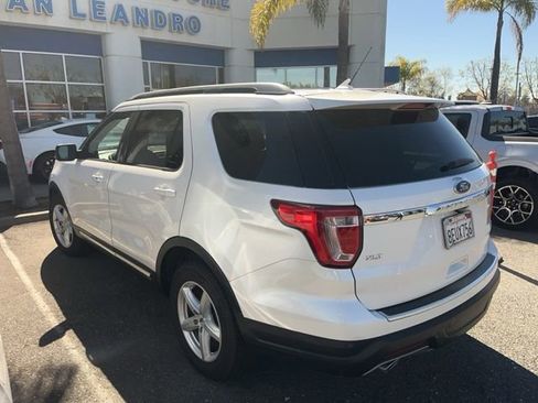 Used 2018 Ford Explorer XLT w/ Equipment Group 202A image 4