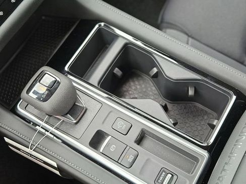 New 2025 Nissan Pathfinder SV image 21