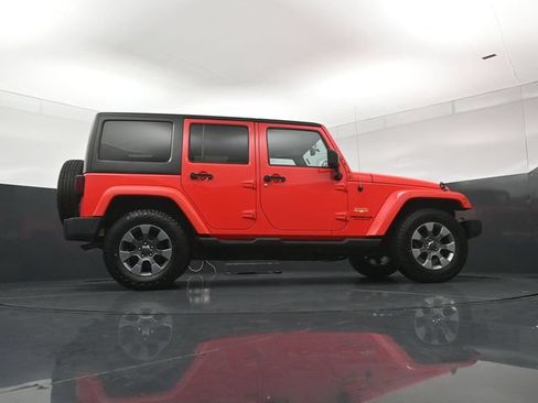 Used 2013 Jeep Wrangler Unlimited Sahara w/ Dual Top Group AWD/4WD image 24