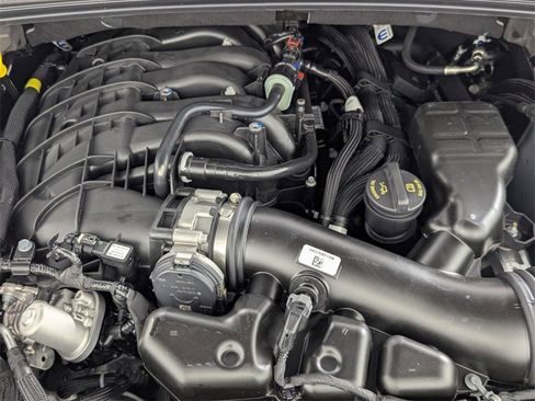 New 2025 Jeep Grand Cherokee Altitude image 9