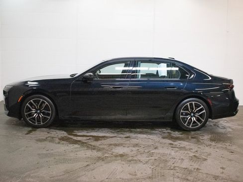 Certified 2023 BMW 760i xDrive image 7
