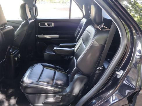 Used 2021 Ford Explorer XLT w/ Equipment Group 202A AWD/4WD image 20