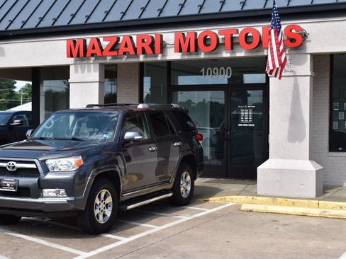 Used 2011 Toyota 4Runner SR5 AWD/4WD image 9