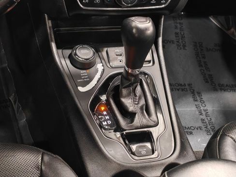 Used 2020 Jeep Cherokee Limited image 9