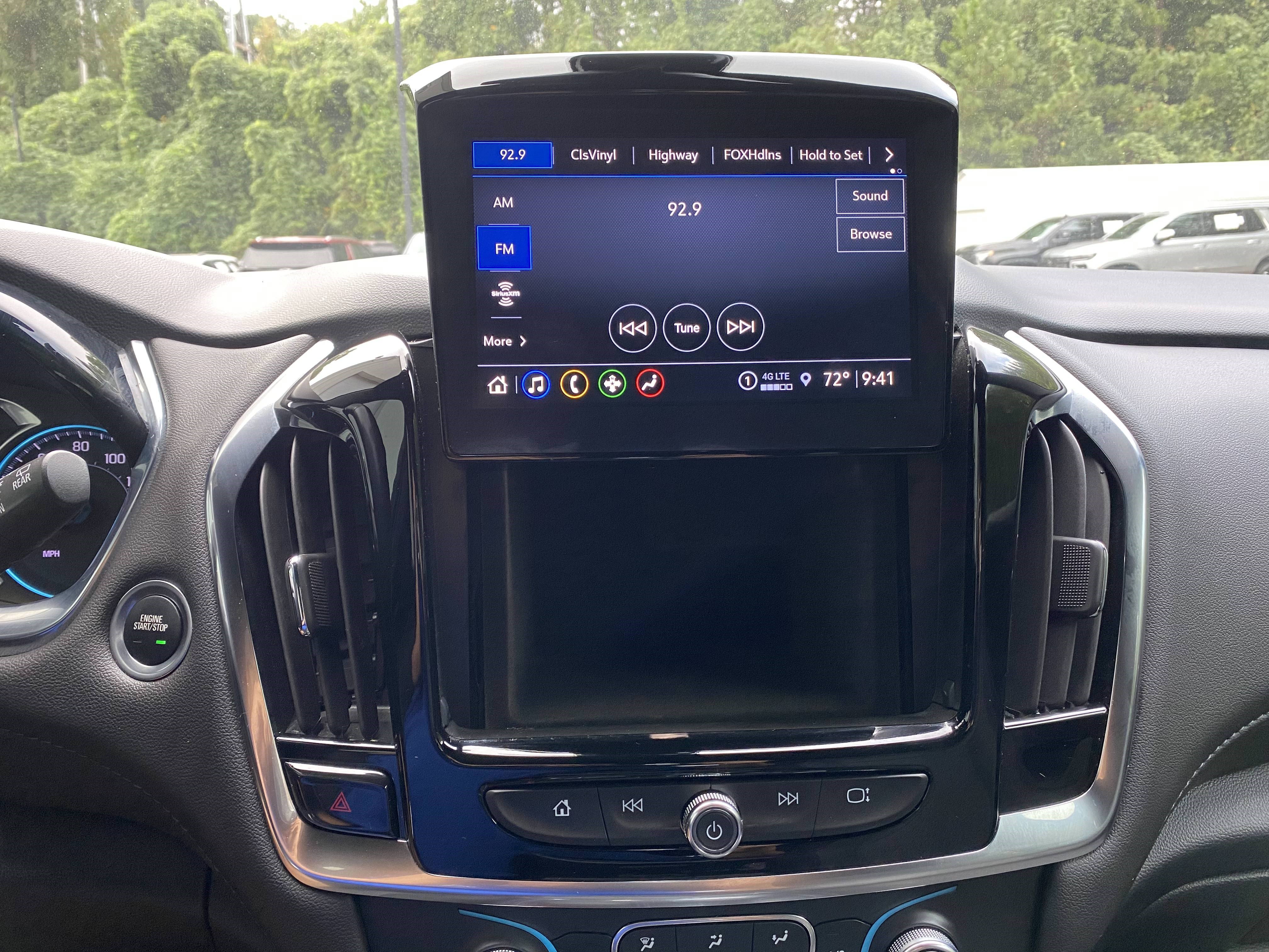 Used 2023 Chevrolet Traverse LT FWD image 28