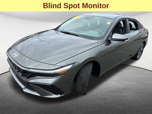 Used 2025 Hyundai Elantra SEL image 5