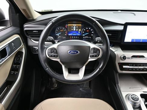 Used 2022 Ford Explorer XLT image 17