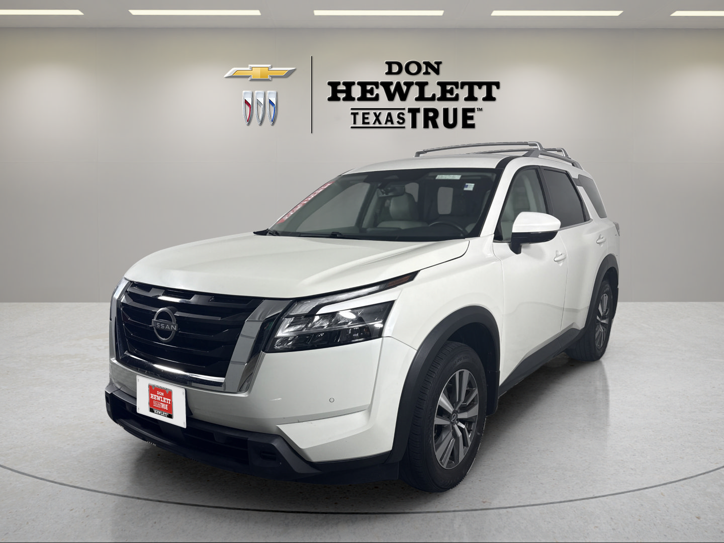 Used 2024 Nissan Pathfinder SL FWD image 1