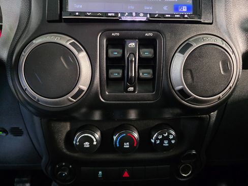 Used 2013 Jeep Wrangler Unlimited Sport image 31