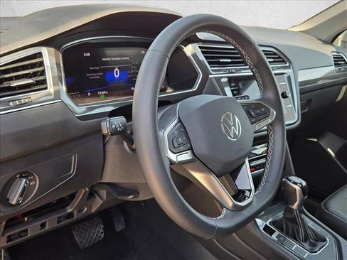 Used 2023 Volkswagen Tiguan SE FWD image 11