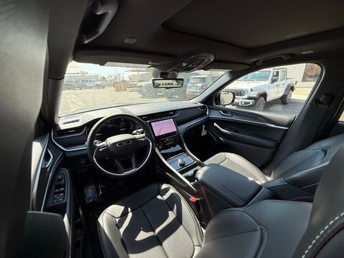 New 2025 Jeep Grand Cherokee L Limited w/ Luxury Tech Group II image 20