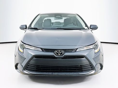 Used 2025 Toyota Corolla LE image 2