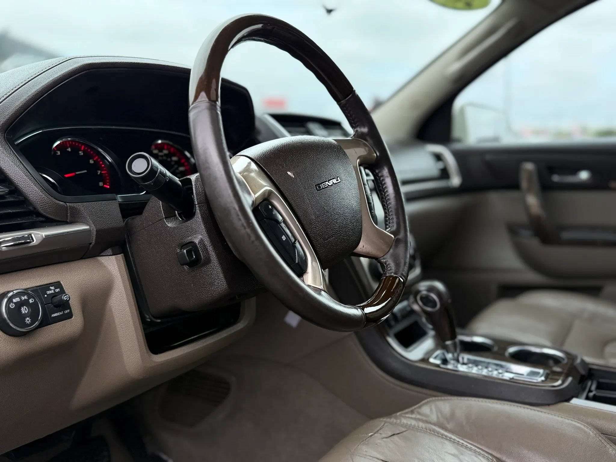 Used 2014 GMC Acadia Denali FWD image 16