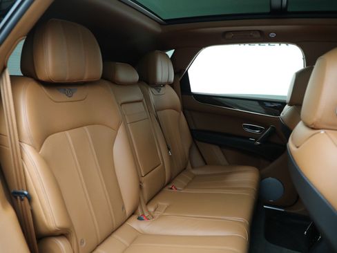 Certified 2018 Bentley Bentayga Onyx Edition image 29