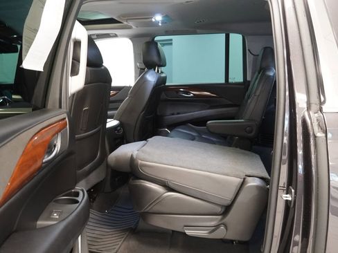 Used 2017 Cadillac Escalade ESV Luxury AWD/4WD image 22