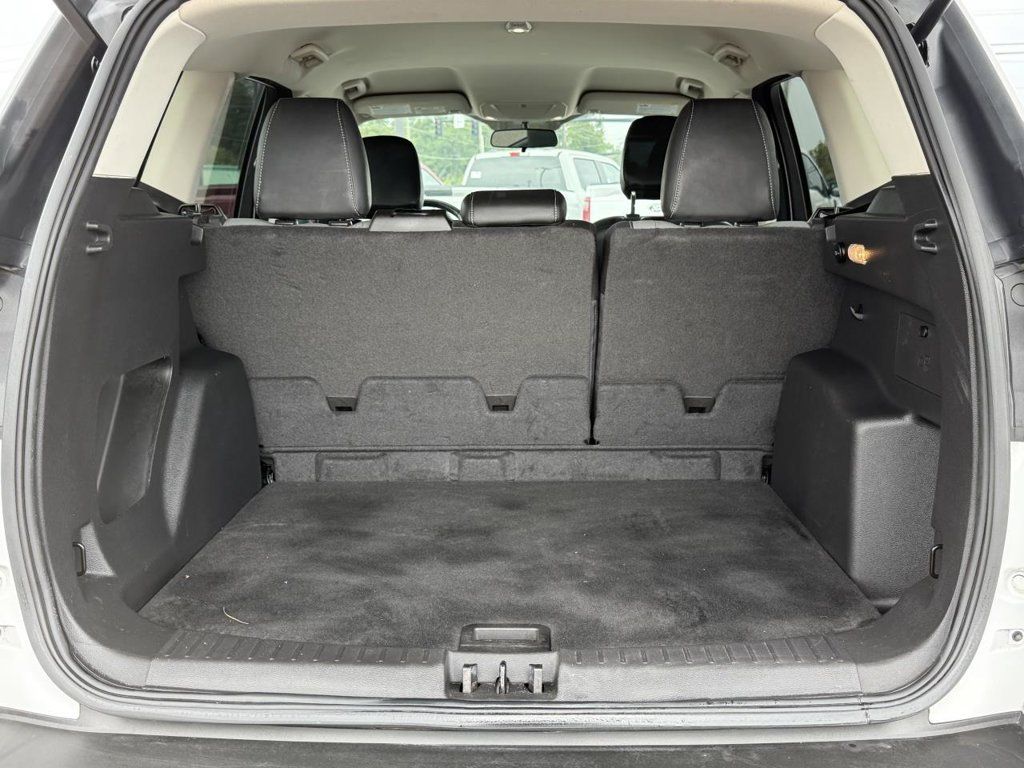 Used 2018 Ford Escape SE w/ SE Sport Appearance Package FWD image 16