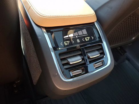 Used 2018 Volvo XC90 T6 Momentum w/ Convenience Package AWD/4WD image 12
