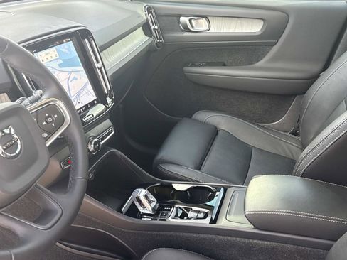 Certified 2024 Volvo XC40 B5 Plus w/ Climate Package image 19