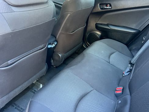 Used 2022 Toyota Prius LE FWD image 4