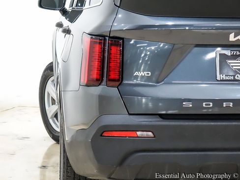 Used 2022 Kia Sorento LX image 8