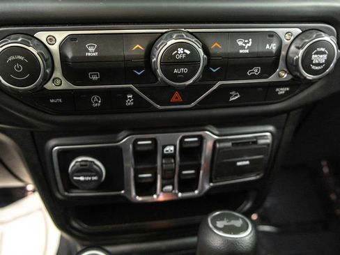 Used 2020 Jeep Wrangler Unlimited Sahara image 20