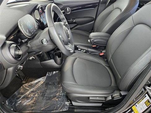 Used 2023 MINI Cooper 4-Door Hardtop image 10