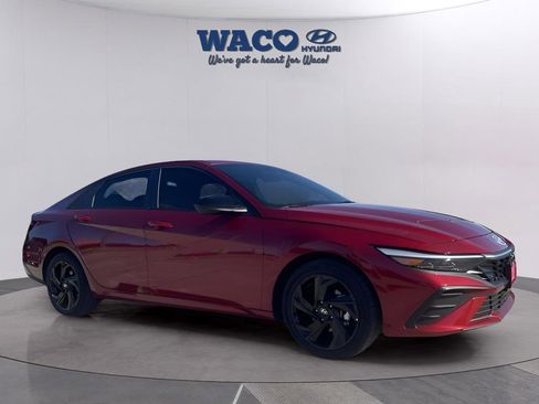 Used 2025 Hyundai Elantra Sport image 2