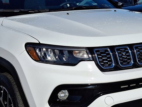 Used 2024 Jeep Compass Limited image 9