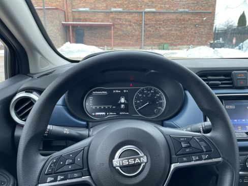 Used 2025 Nissan Versa SV image 33