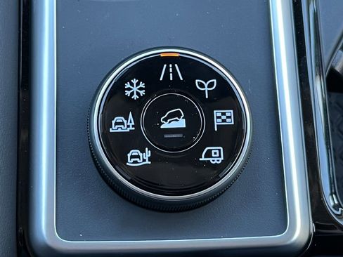 New 2026 Nissan Pathfinder Platinum image 32