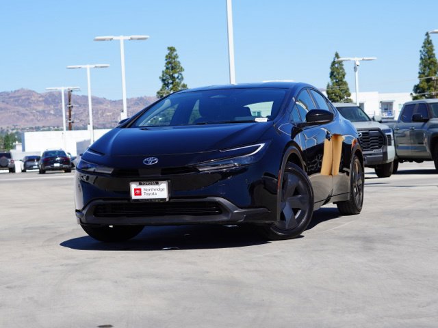Certified 2025 Toyota Prius LE FWD image 4